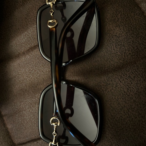 Authentic Female Gucci Glasses Comes with Original Case and Gucci Soft Silk Bag - Picture 9 of 10